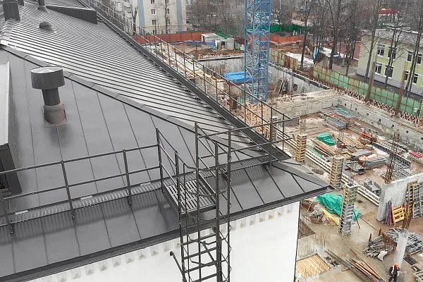 Ступенька кровельная Prestige ZN 330, для натуральной черепицы, 0,6м., Ral 8017, Коричневый Roofsystems, изобр. 2